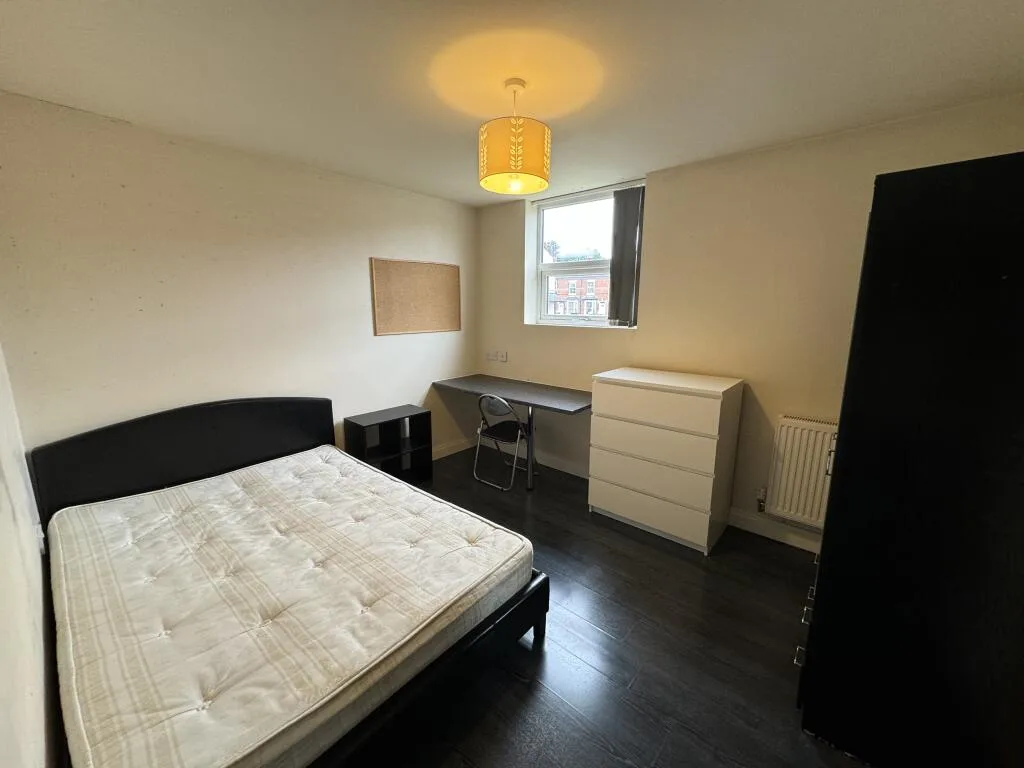 6 bedroom house for rent