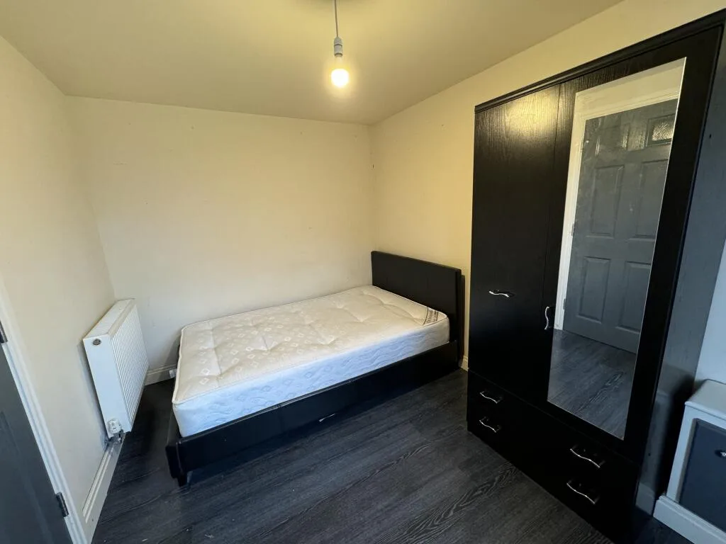 6 bedroom house for rent