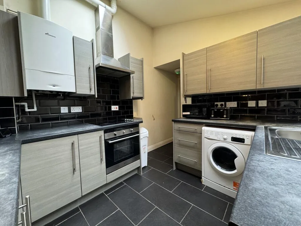 6 bedroom house for rent