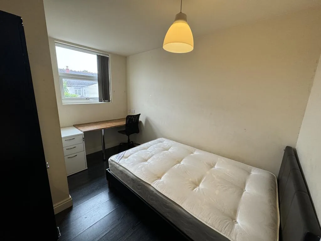 6 bedroom house for rent