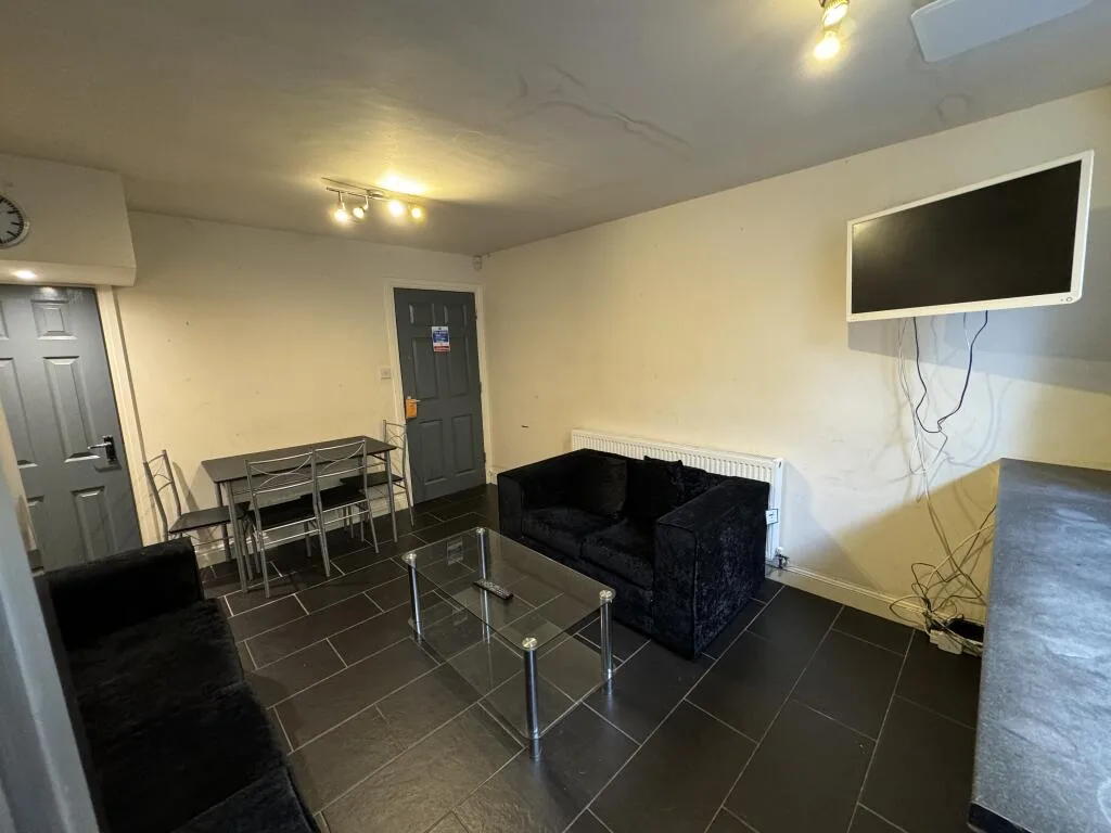 6 bedroom house for rent
