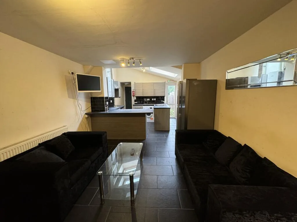6 bedroom house for rent