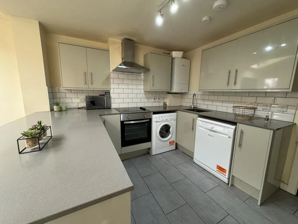 6 bedroom house for rent