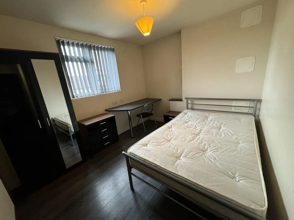 6 bedroom house for rent