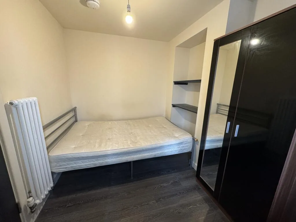 6 bedroom house for rent