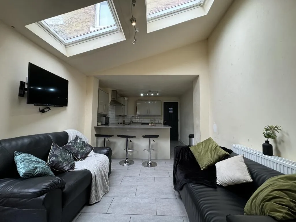 6 bedroom house for rent