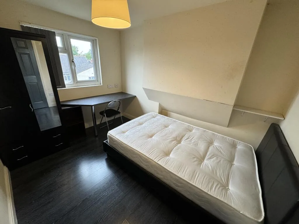 6 bedroom house for rent