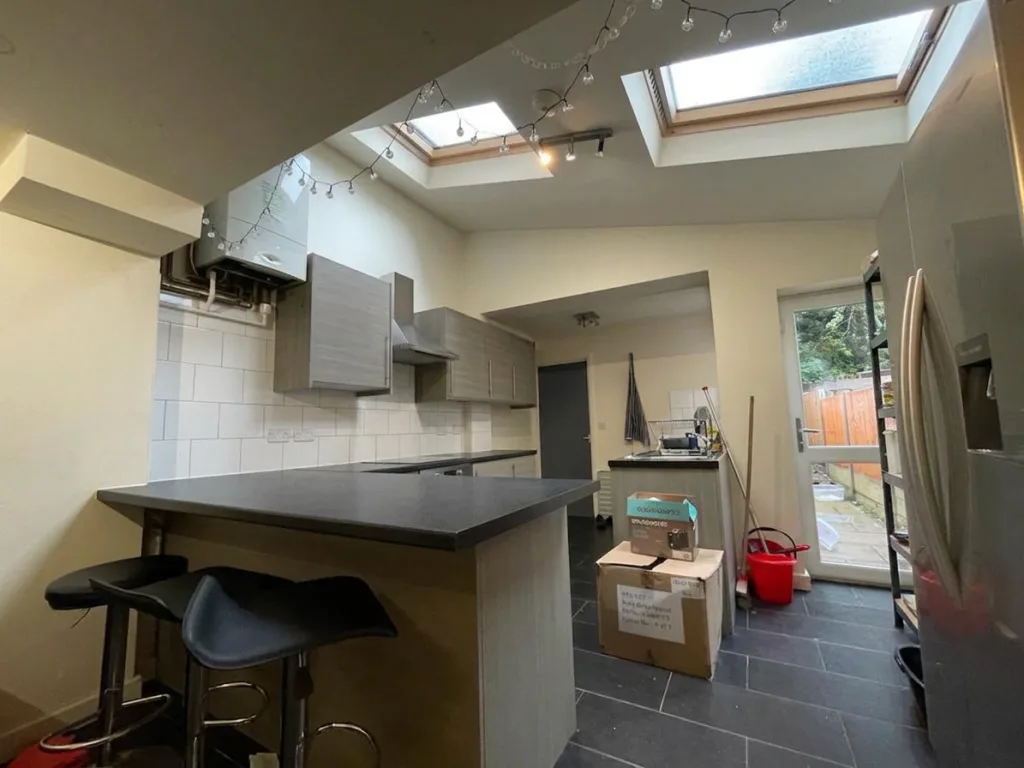 6 bedroom house for rent