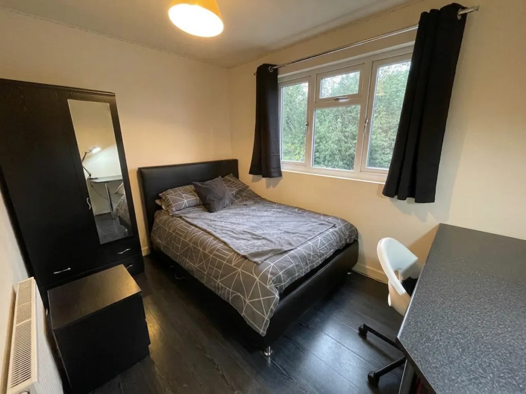 6 bedroom house for rent