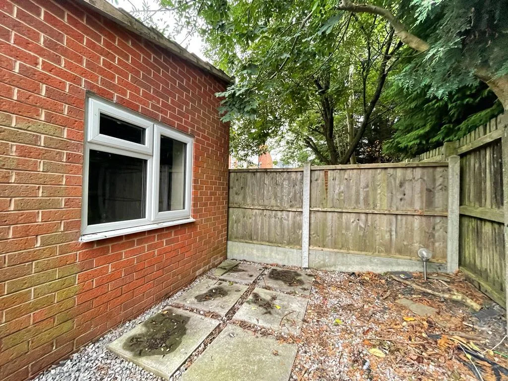 6 bedroom house for rent