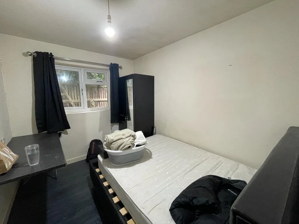 6 bedroom house for rent