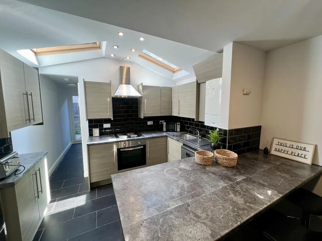 6 bedroom house for rent
