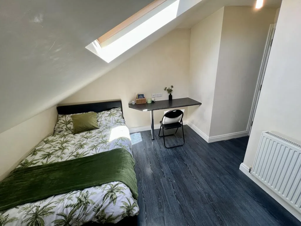 6 bedroom house for rent