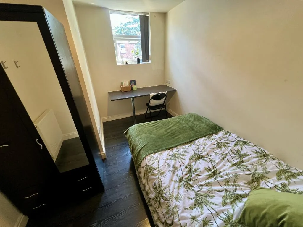 6 bedroom house for rent