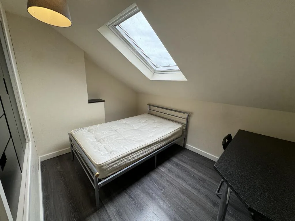 6 bedroom house for rent