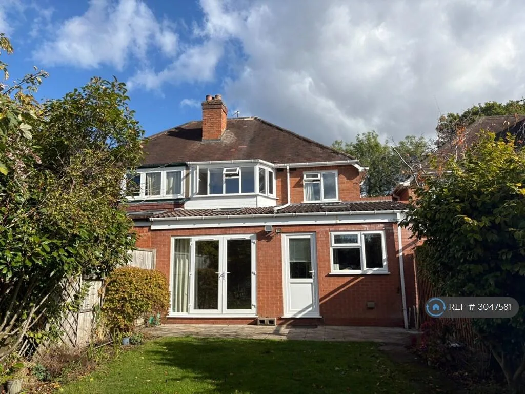 3 bedroom semi-detached house for rent
