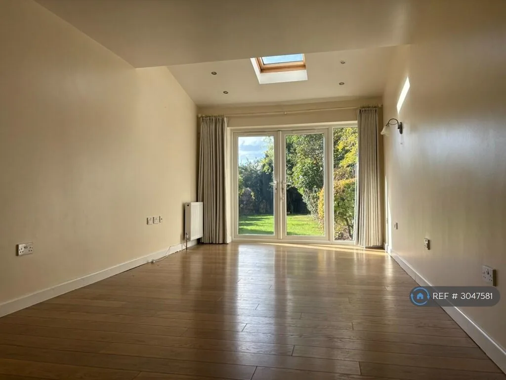 3 bedroom semi-detached house for rent