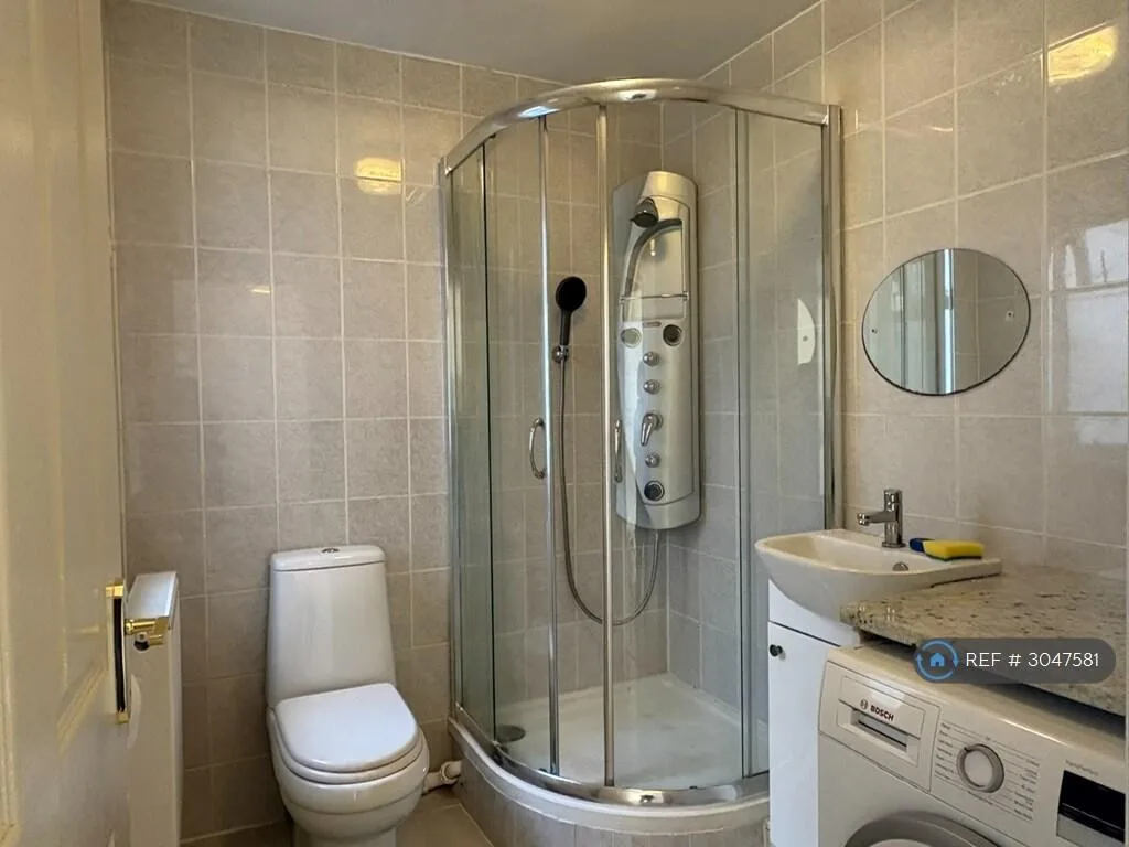 3 bedroom semi-detached house for rent