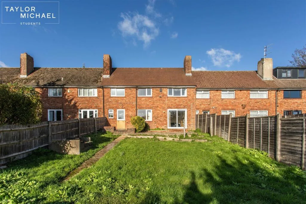 6 bedroom terraced house for rent