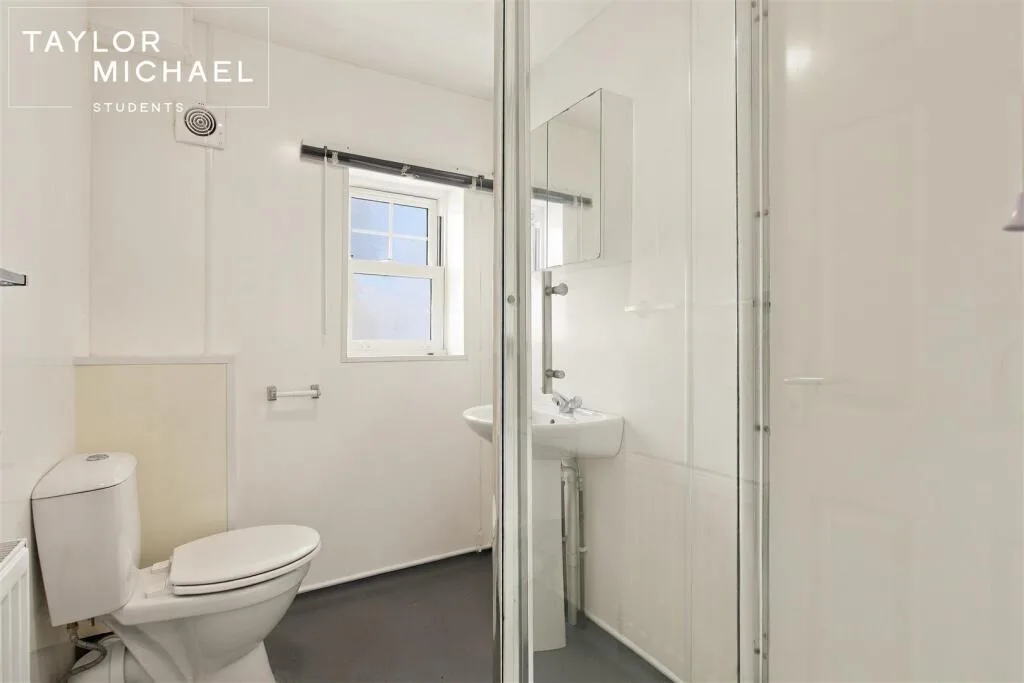 6 bedroom terraced house for rent
