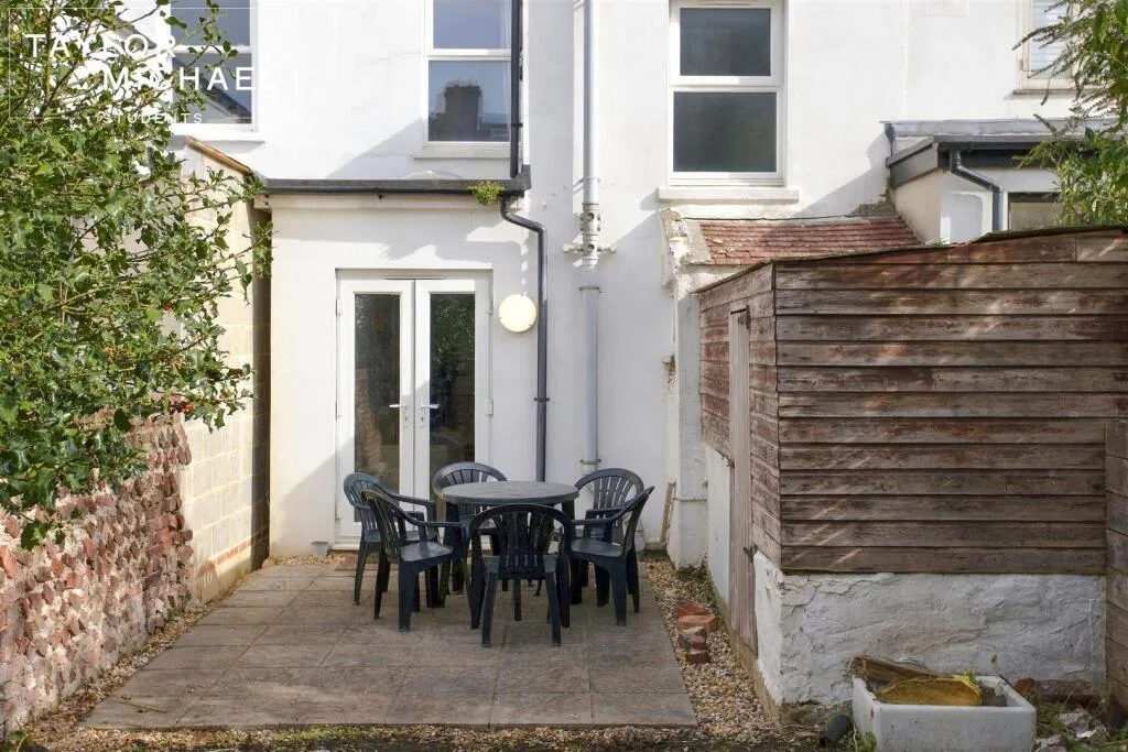 6 bedroom terraced house for rent