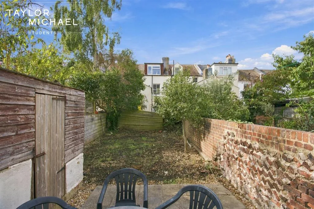 6 bedroom terraced house for rent