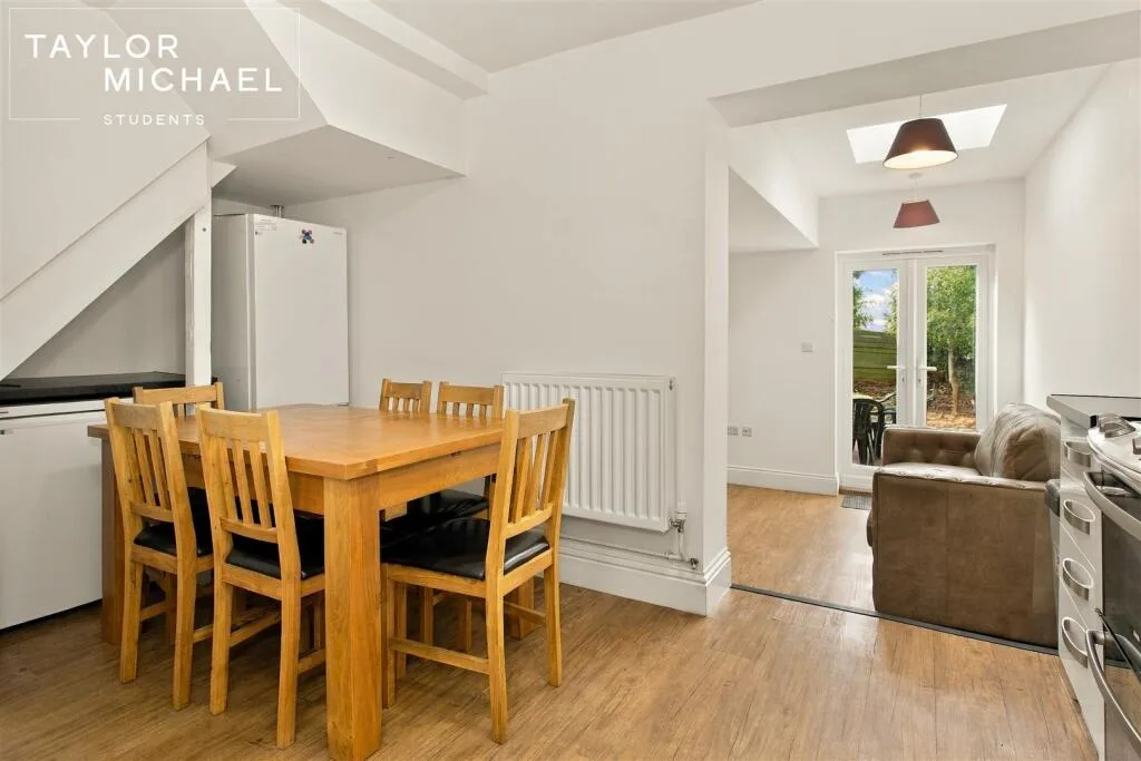 6 bedroom terraced house for rent