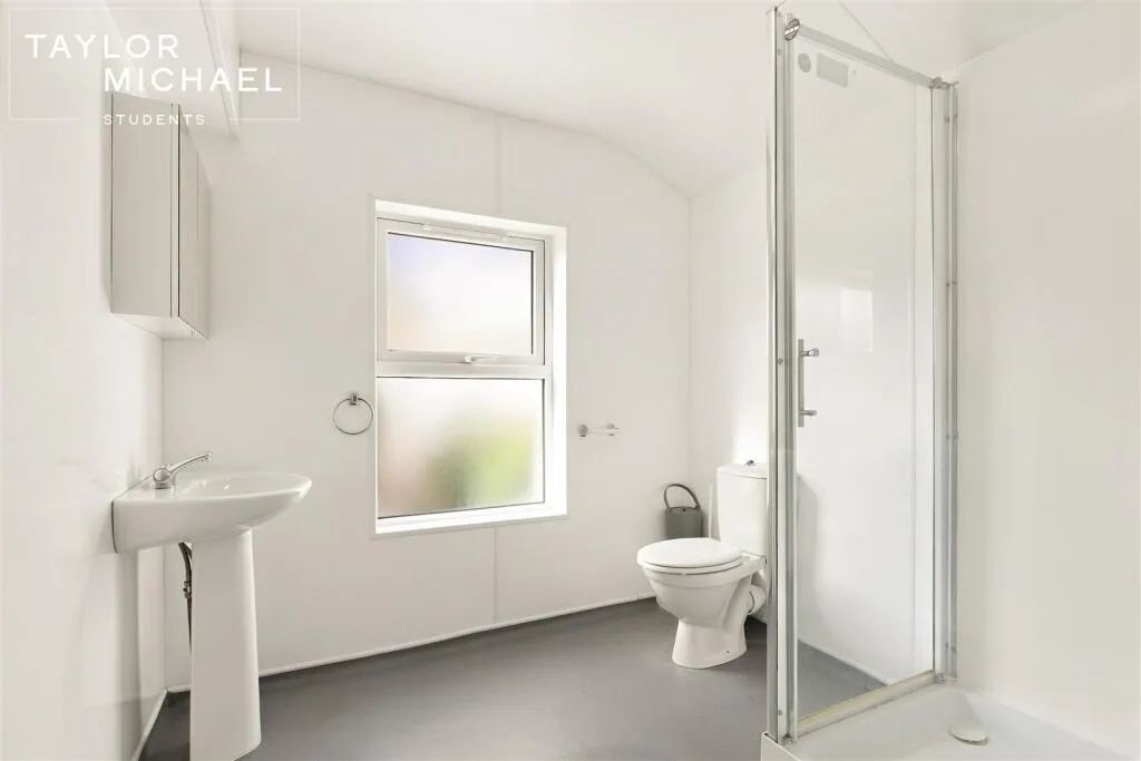6 bedroom terraced house for rent