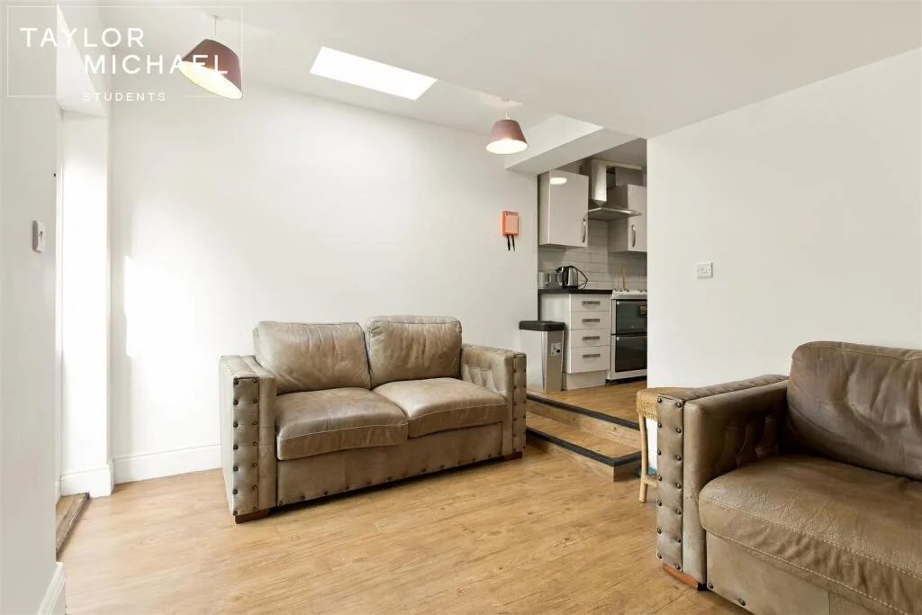 6 bedroom terraced house for rent