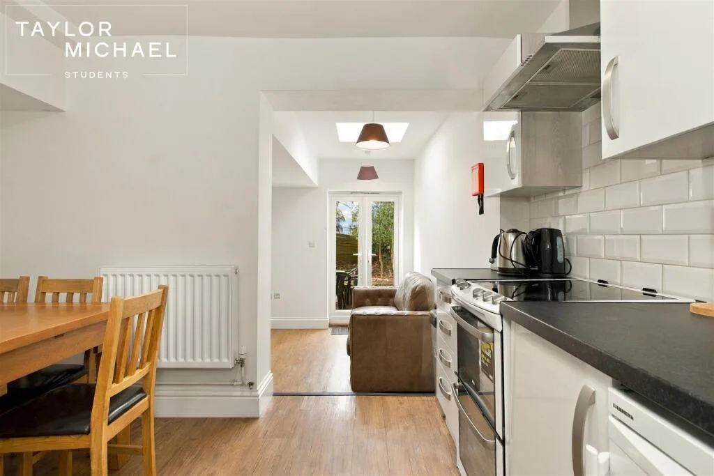 6 bedroom terraced house for rent