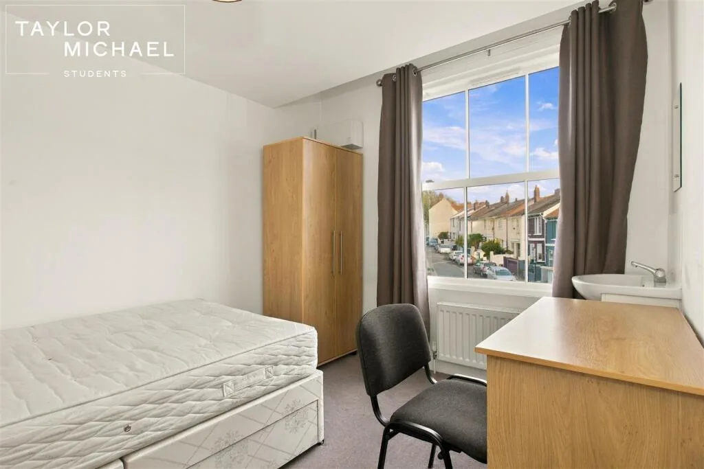 6 bedroom terraced house for rent