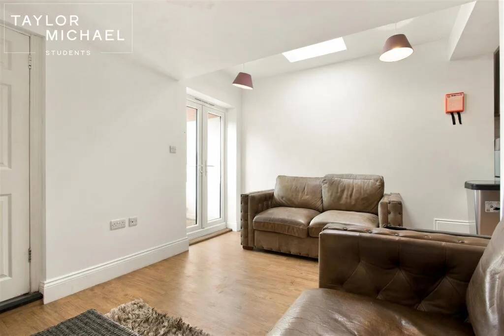6 bedroom terraced house for rent