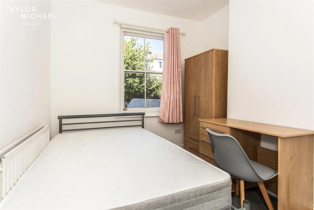 6 bedroom terraced house for rent