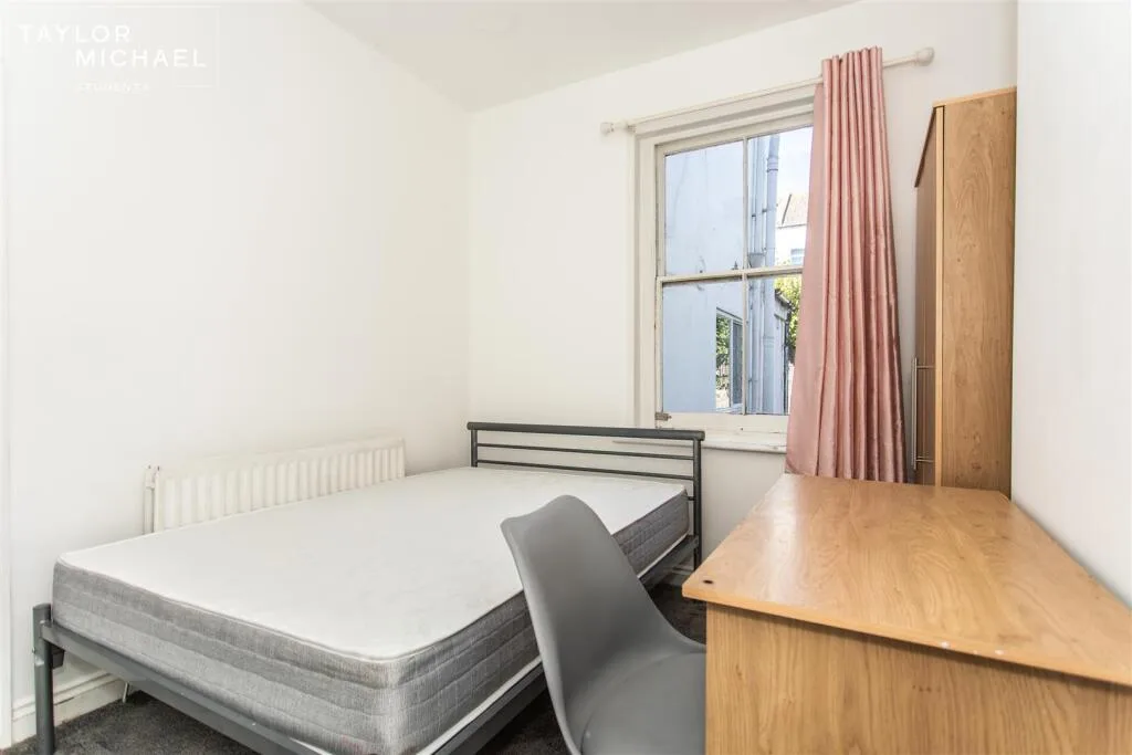6 bedroom terraced house for rent