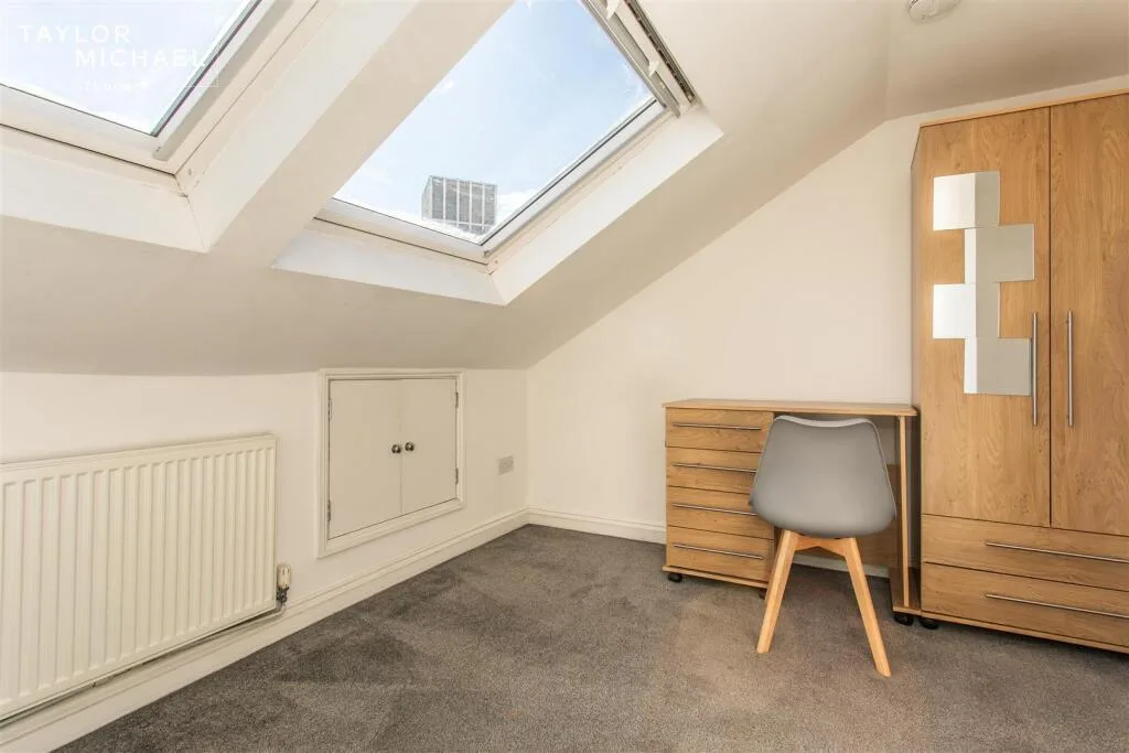 6 bedroom terraced house for rent