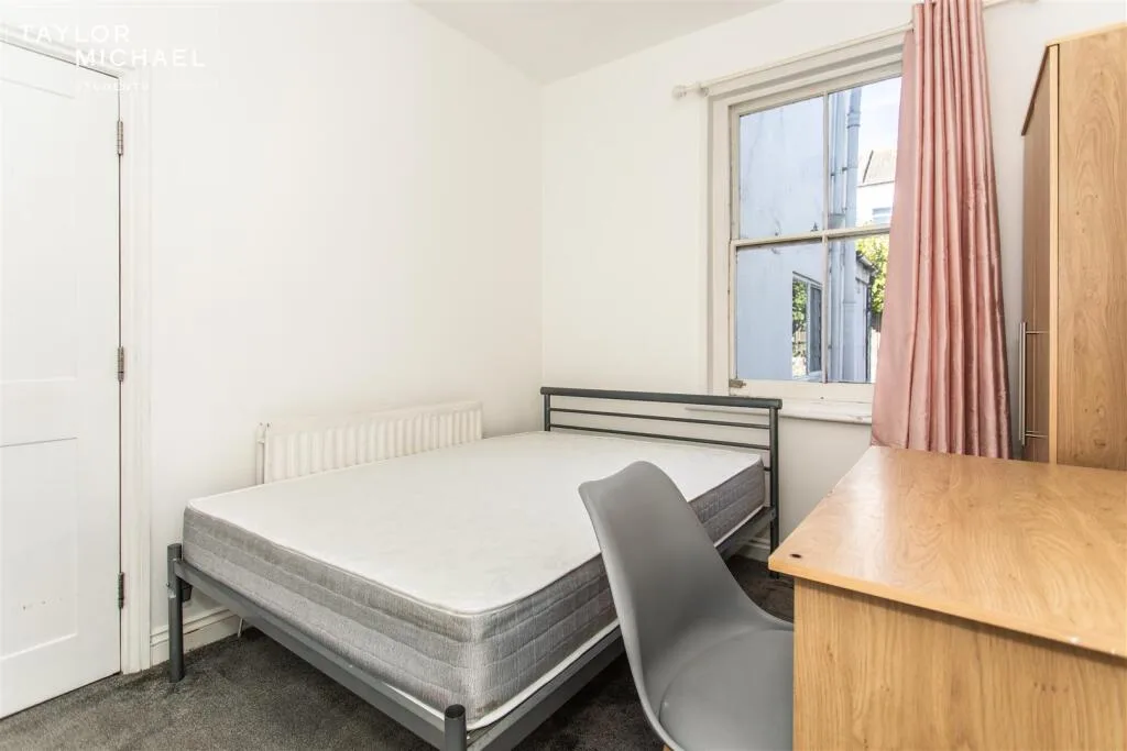 6 bedroom terraced house for rent