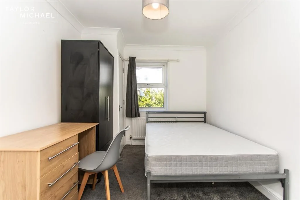 6 bedroom terraced house for rent