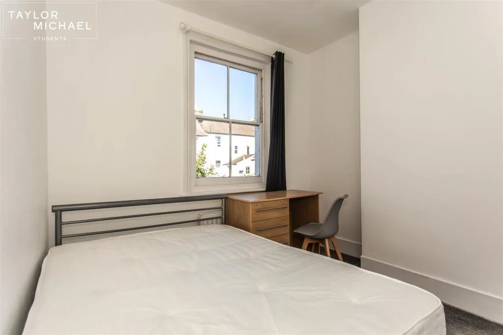 6 bedroom terraced house for rent