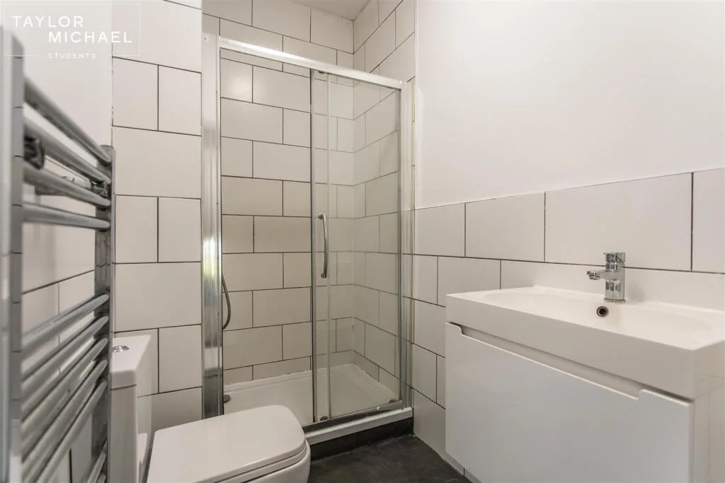 6 bedroom terraced house for rent
