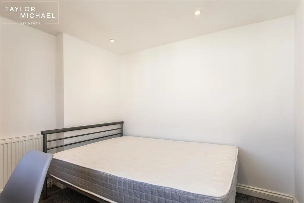 6 bedroom terraced house for rent