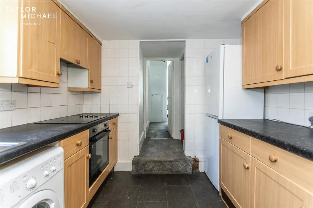 6 bedroom terraced house for rent
