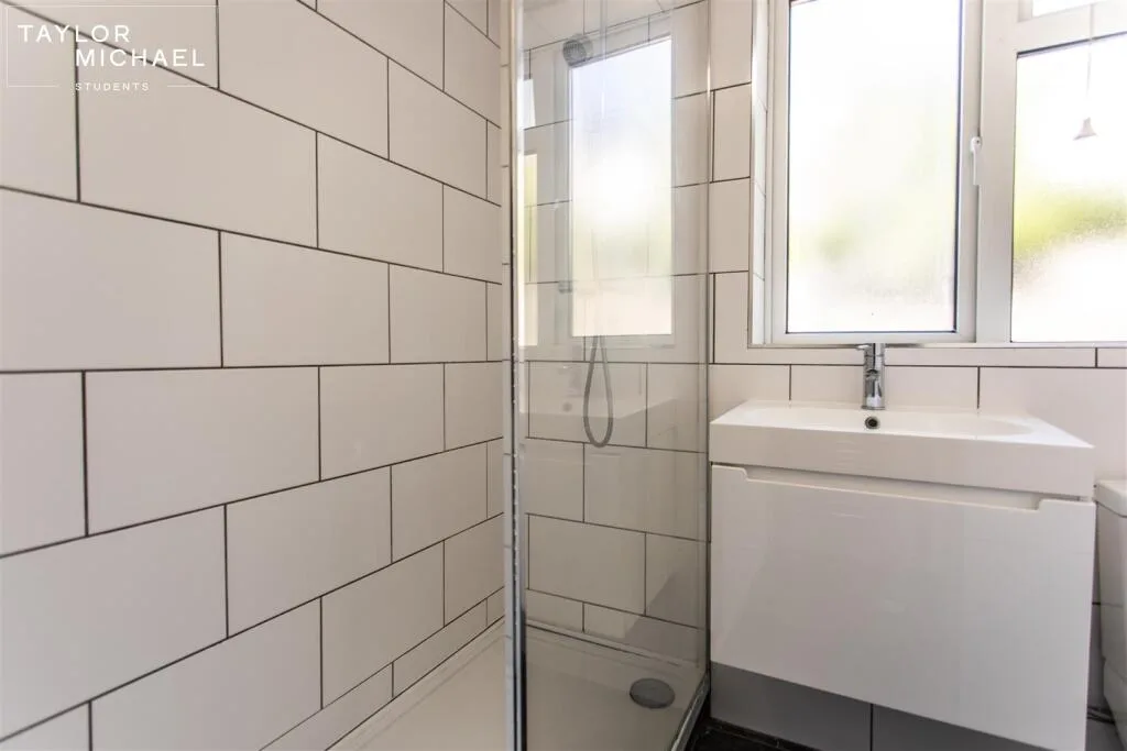 6 bedroom terraced house for rent