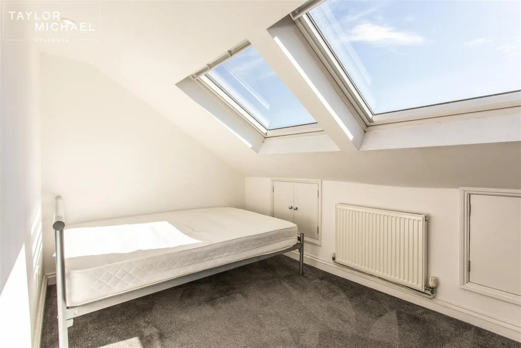 6 bedroom terraced house for rent