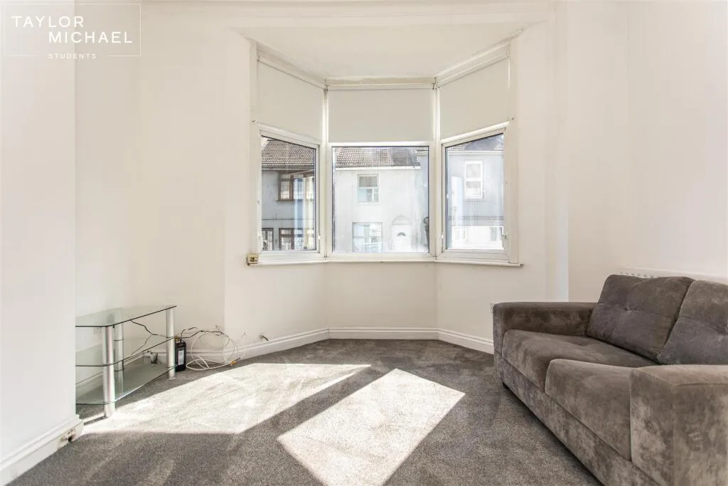 6 bedroom terraced house for rent