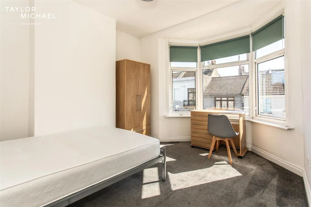 6 bedroom terraced house for rent