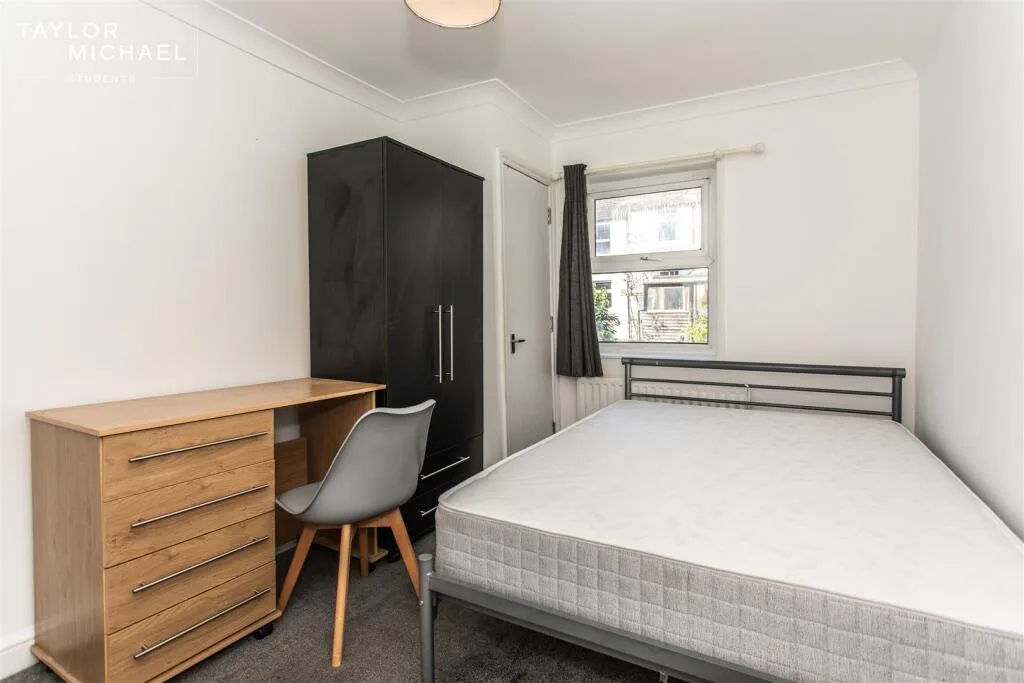 6 bedroom terraced house for rent