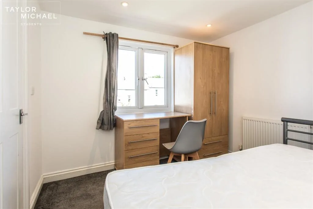 6 bedroom terraced house for rent