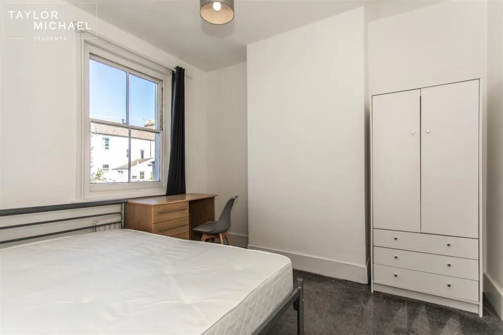 6 bedroom terraced house for rent