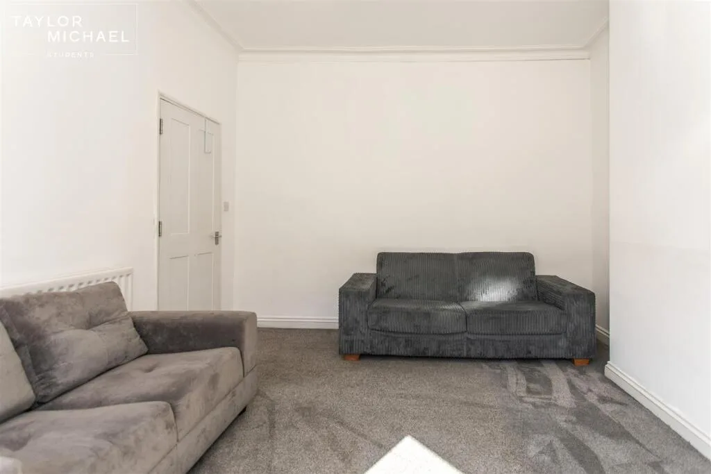 6 bedroom terraced house for rent
