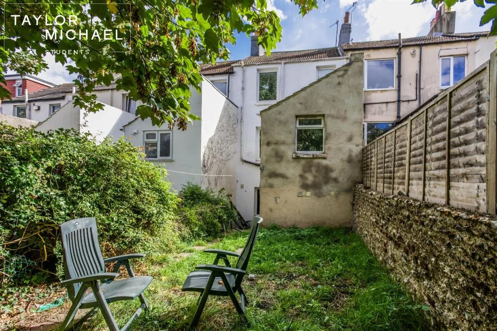 6 bedroom terraced house for rent